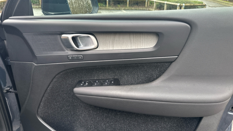 Volvo Xc40 2.0 B4P Inscription Pro 5dr Auto Petrol Estate